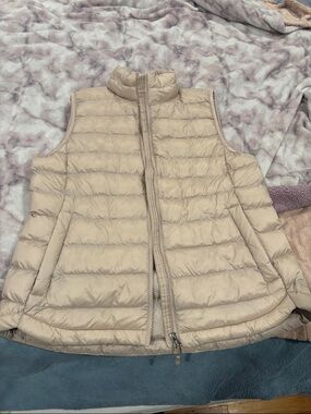 Light Beige Quilted Puffer Vest - Women's Sleeveless Jacket